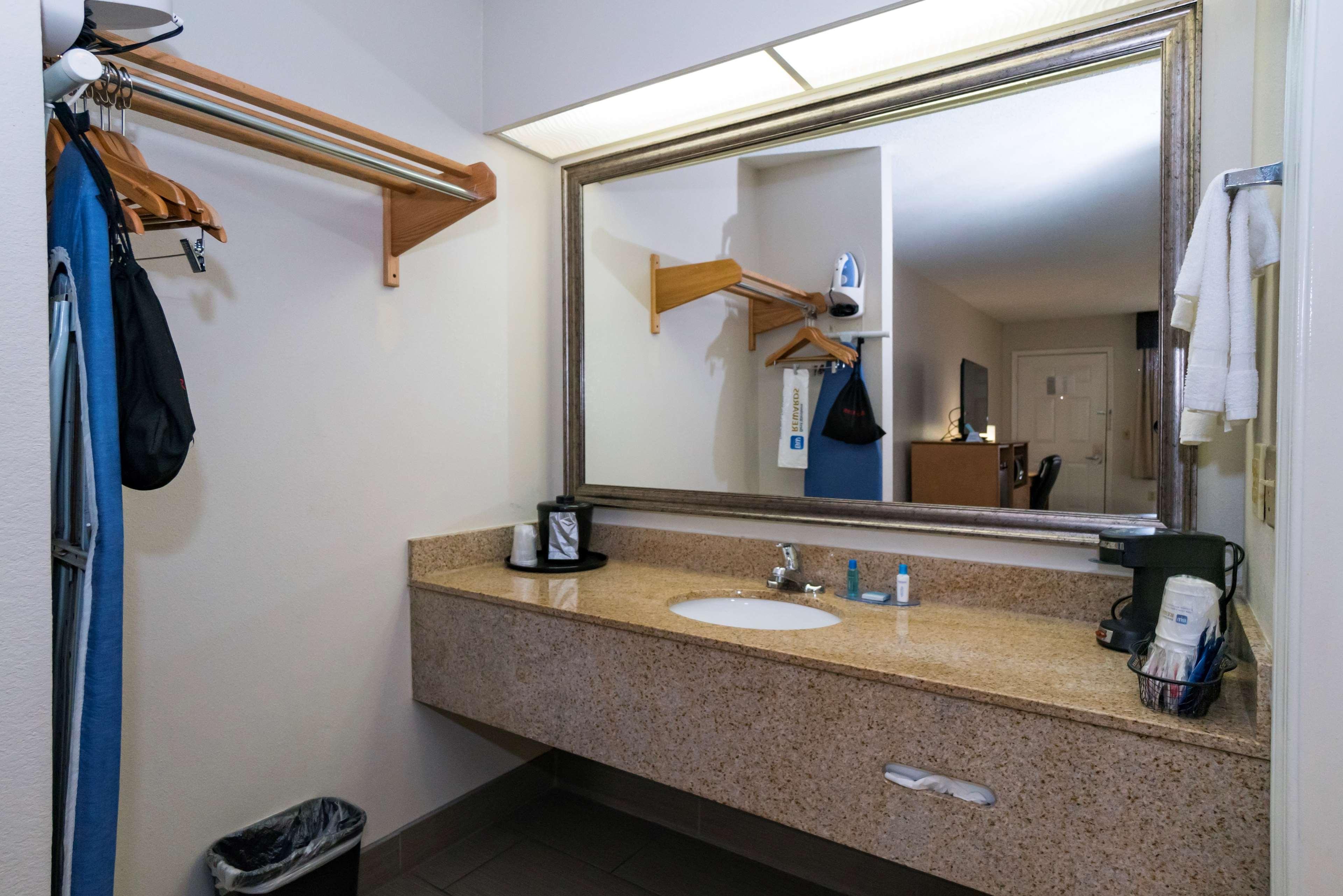 Best Western Airport Inn Перл Екстер'єр фото